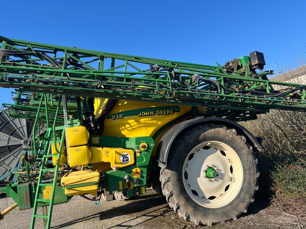 Pulverisateur JOHN DEERE 832 - photo slide 5