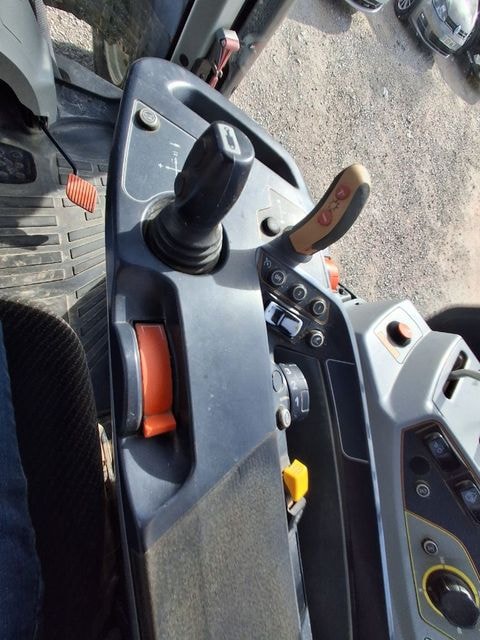 Tracteur VALTRA T144H - photo slide 22