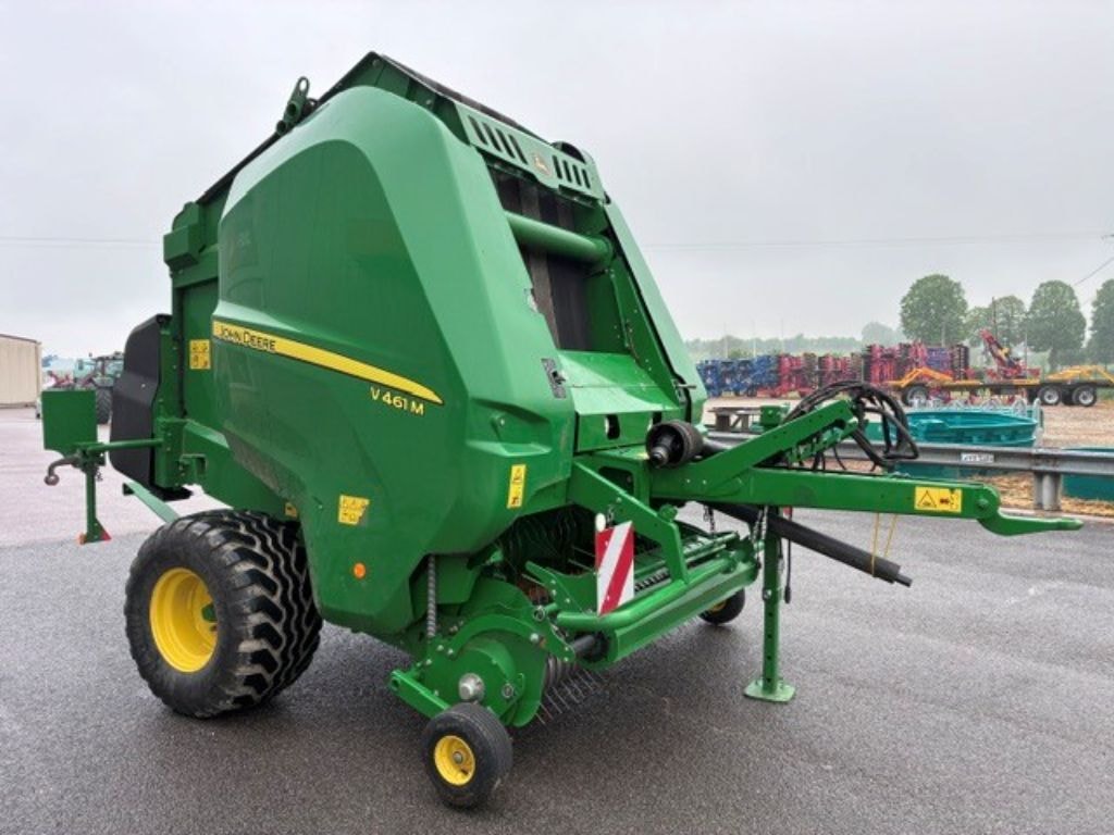 Presse balles rondes JOHN DEERE V461M - photo slide 17