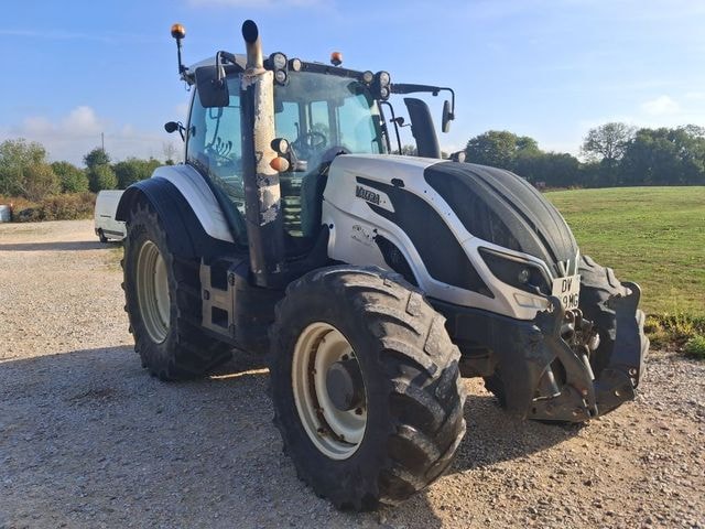 Tracteur VALTRA T144A - photo slide 3