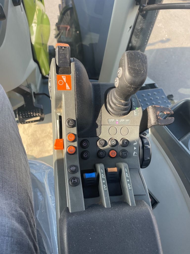 Tracteur CLAAS Axion 800 Cmatic cis + - photo slide 3