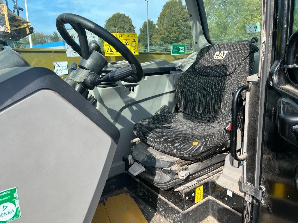 Telescopique CATERPILLAR TH408D - photo slide 14