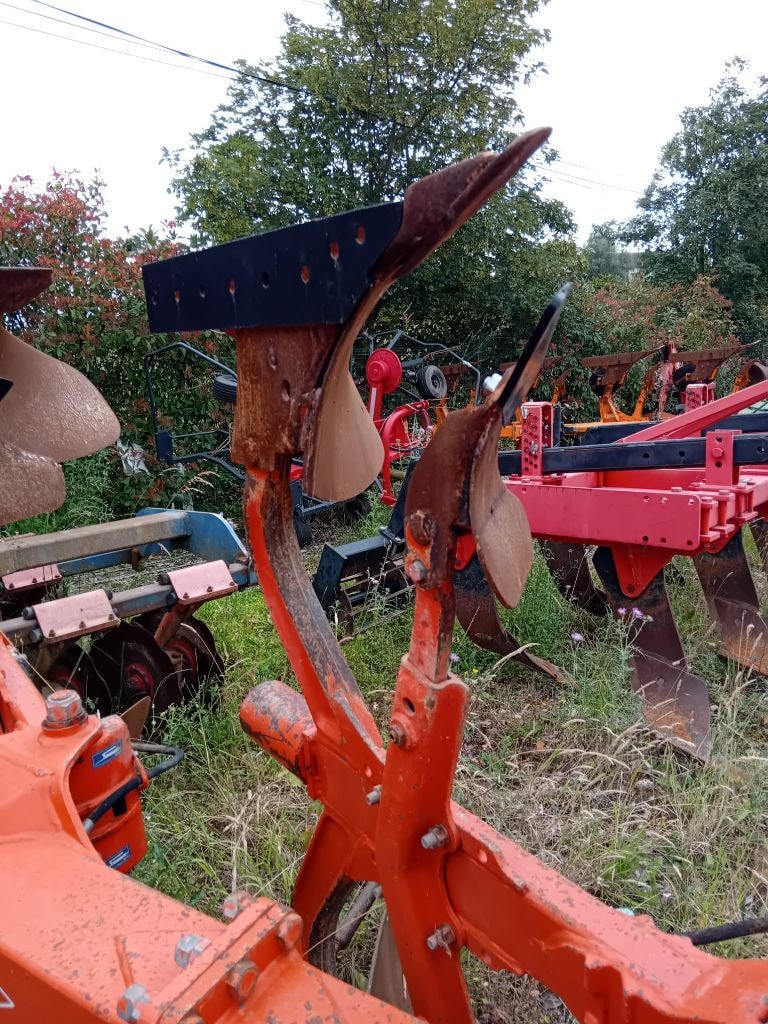 Charrue KUHN VARI MASTER 151 - photo slide 1