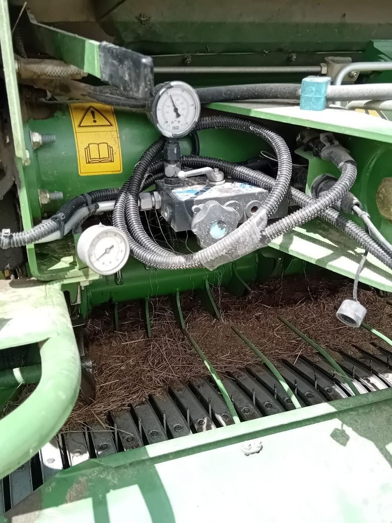 Presse balles rondes KRONE FORTIMA V1500 - photo slide 6