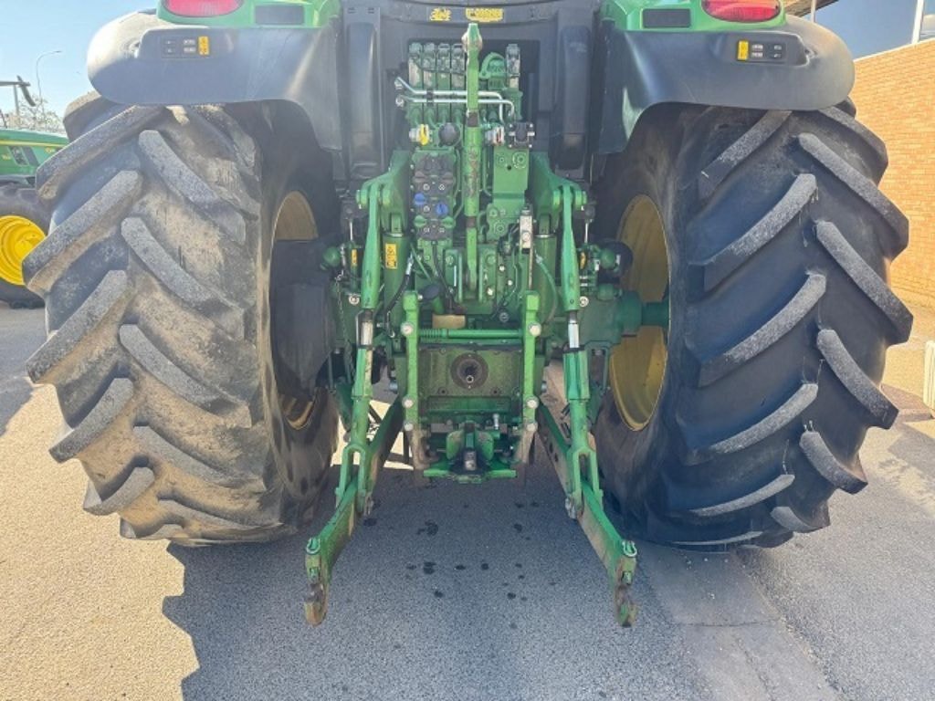 Tracteur JOHN DEERE 6215R - photo slide 7