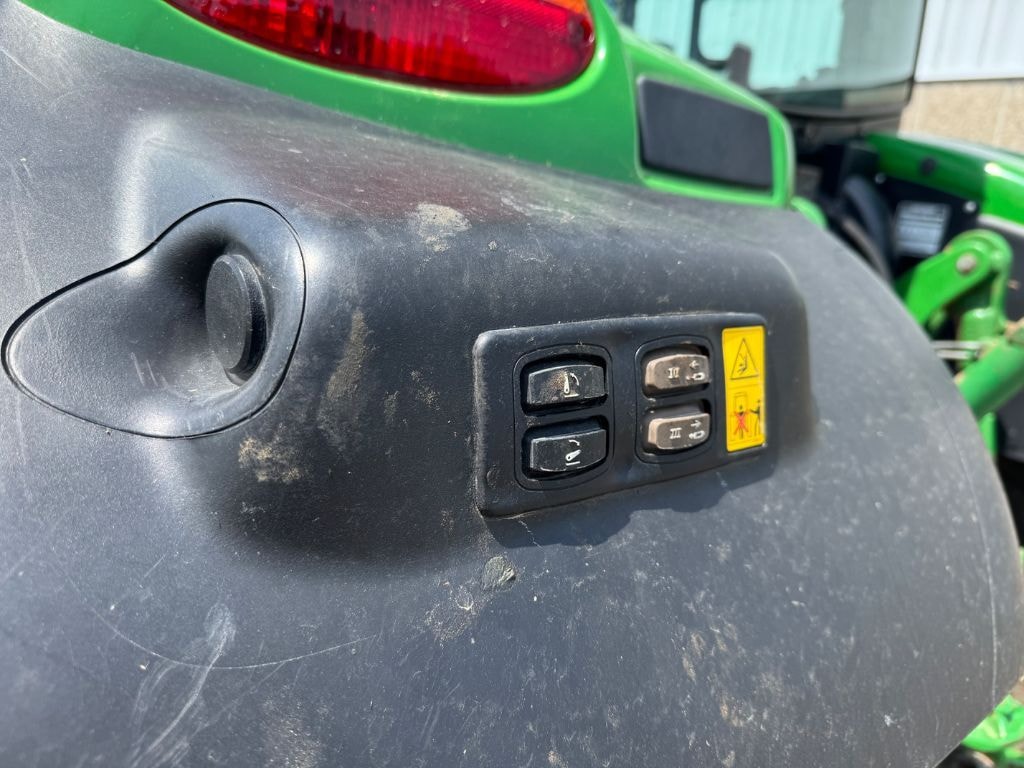 Tracteur JOHN DEERE 6115R - photo slide 10