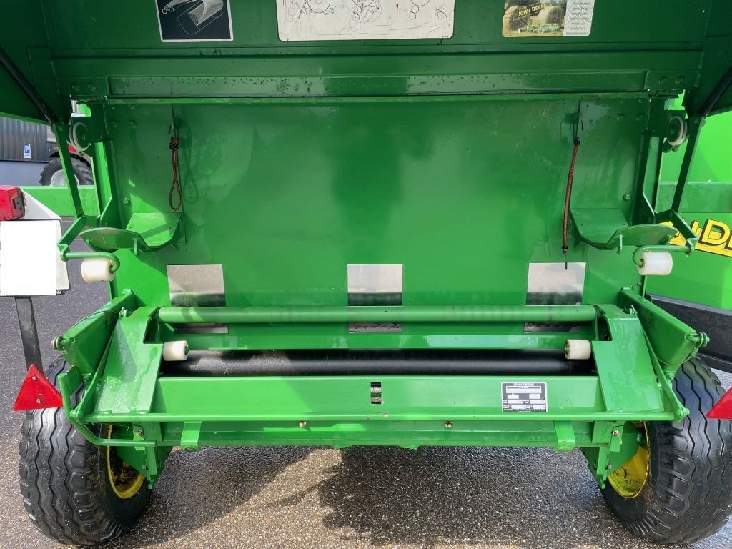 Presse balles rondes JOHN DEERE 572 - photo slide 6