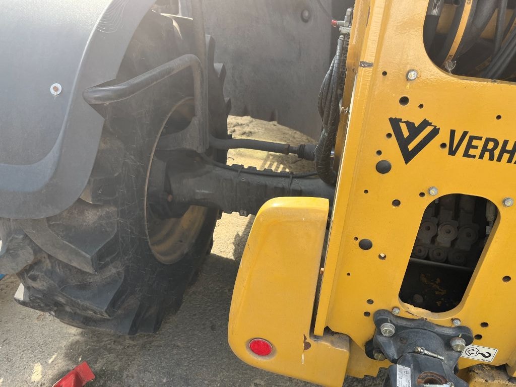 Telescopique CATERPILLAR TH408D - photo slide 15