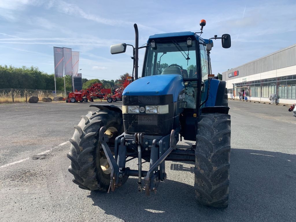 Tracteur NEW HOLLAND 8260 - photo slide 2