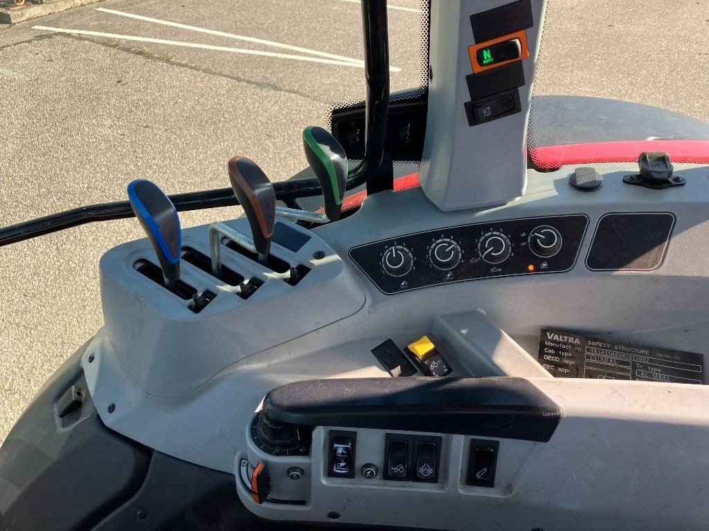 Tracteur VALTRA A95 - photo slide 32