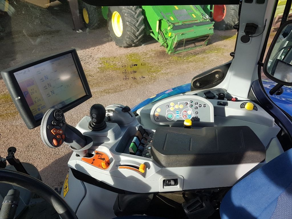 Tracteur NEW HOLLAND T7.270 AC - photo slide 15