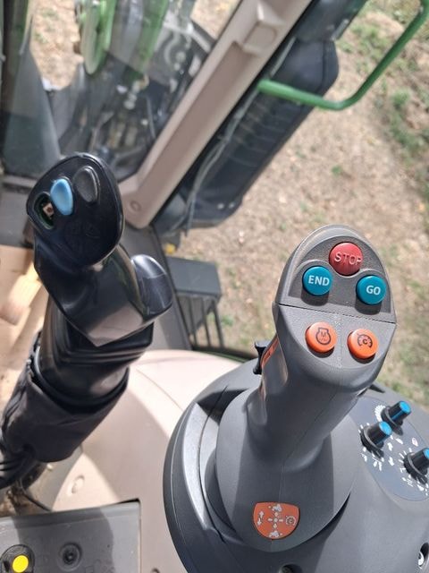 Tracteur chargeur FENDT 311 VARIO 4.4L - photo slide 16