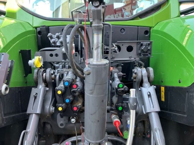 Tracteur FENDT 726 POWER + - photo slide 8