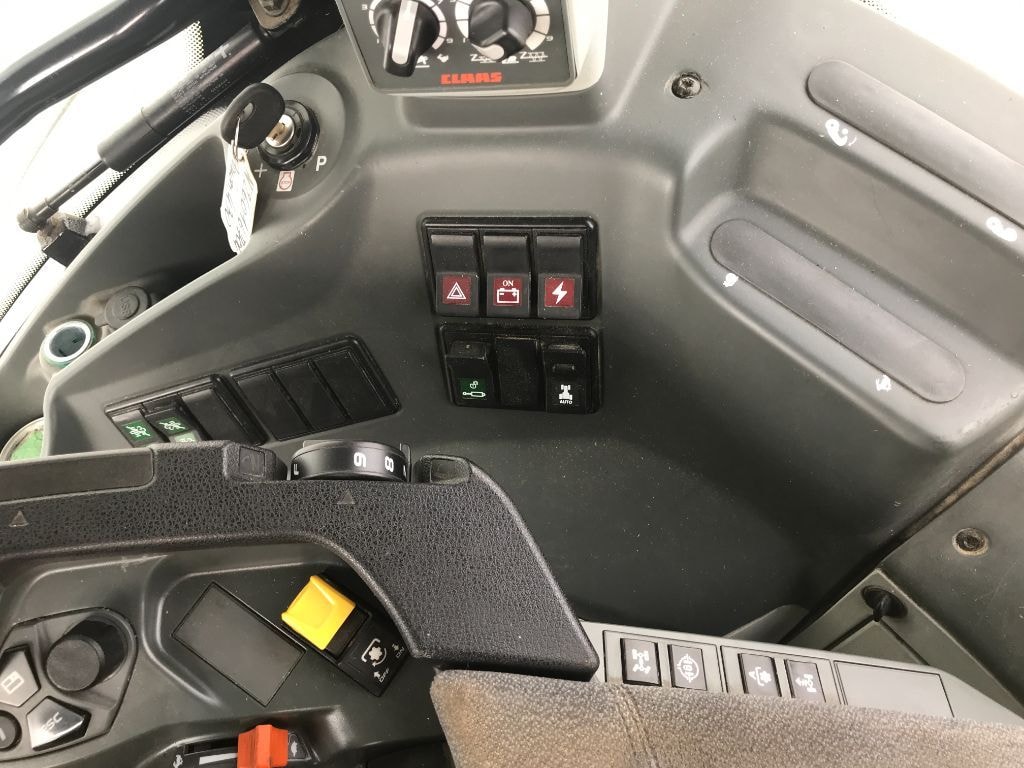 Tracteur CLAAS 530 CMATIC CEBIS - photo slide 13