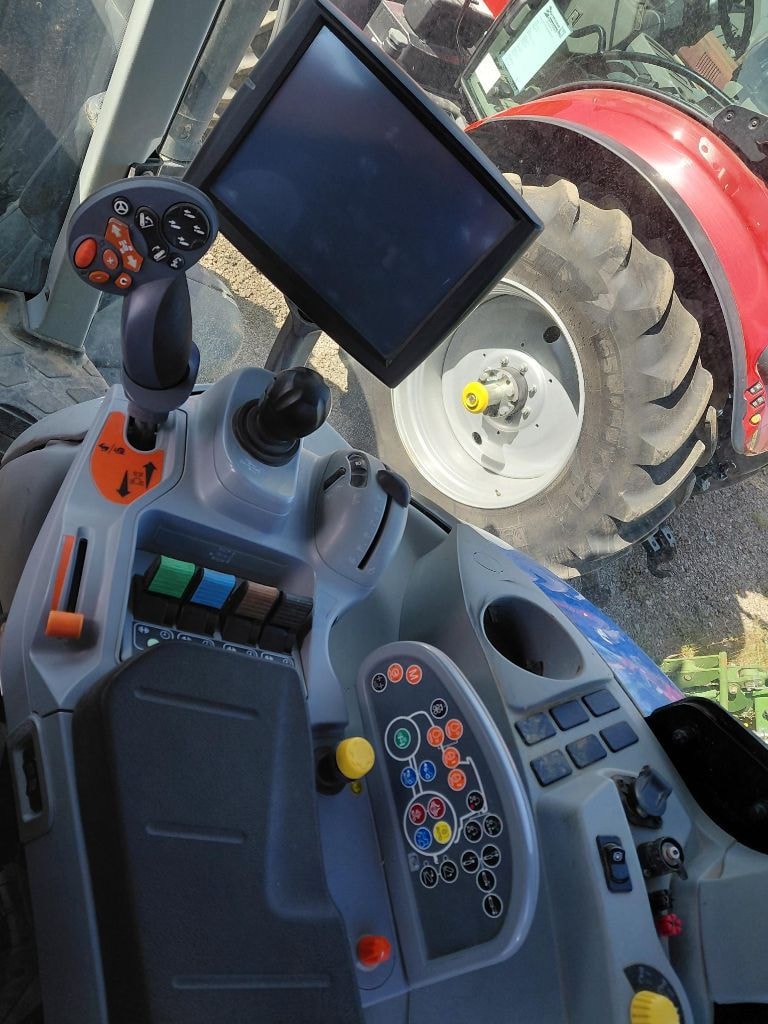 Tracteur NEW HOLLAND T 7 245 AC - photo slide 8