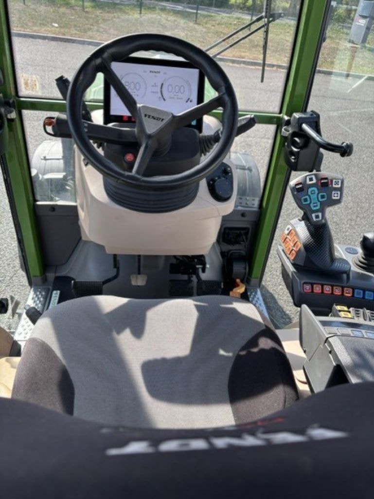 Tracteur etroit FENDT 210 V - photo slide 6