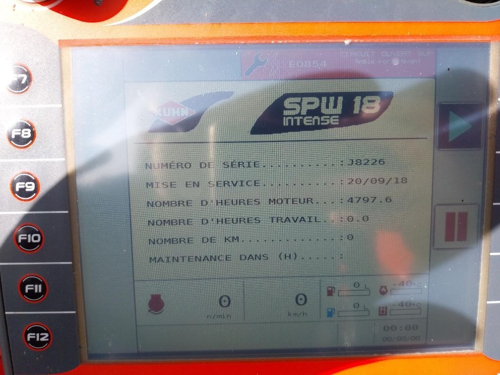 Melangeuse automotrice KUHN SPW 18 CS intense - photo slide 5