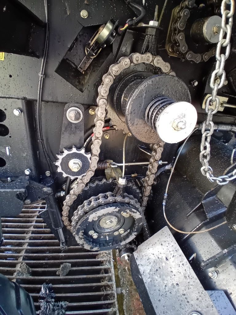 Presse balles rondes CASE IH RB 455 - photo slide 9