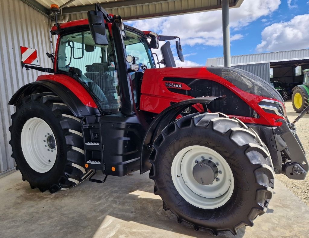 Tracteur VALTRA Q245 - photo slide 12