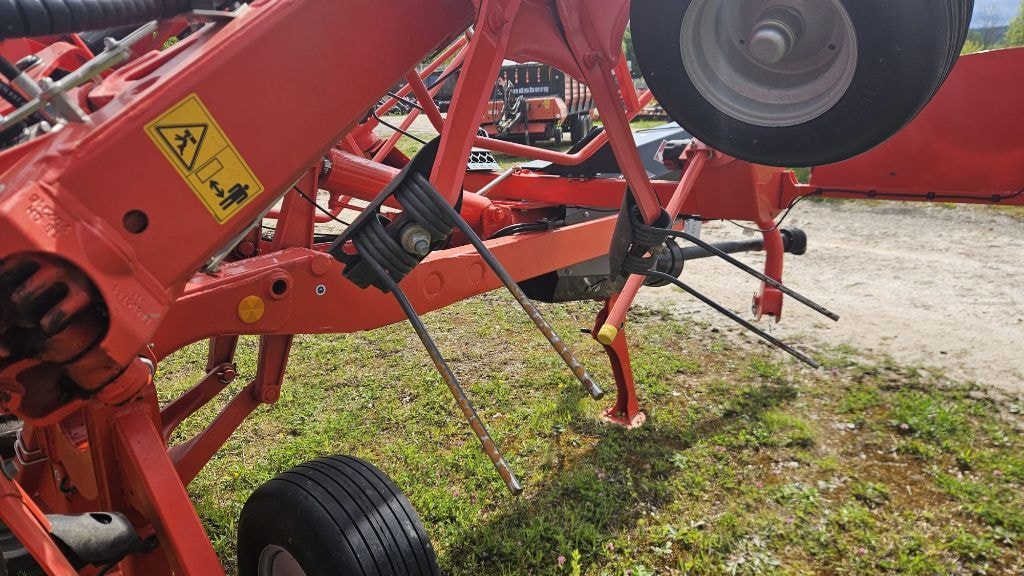 Faneuse KUHN GF 8703 T - photo slide 8