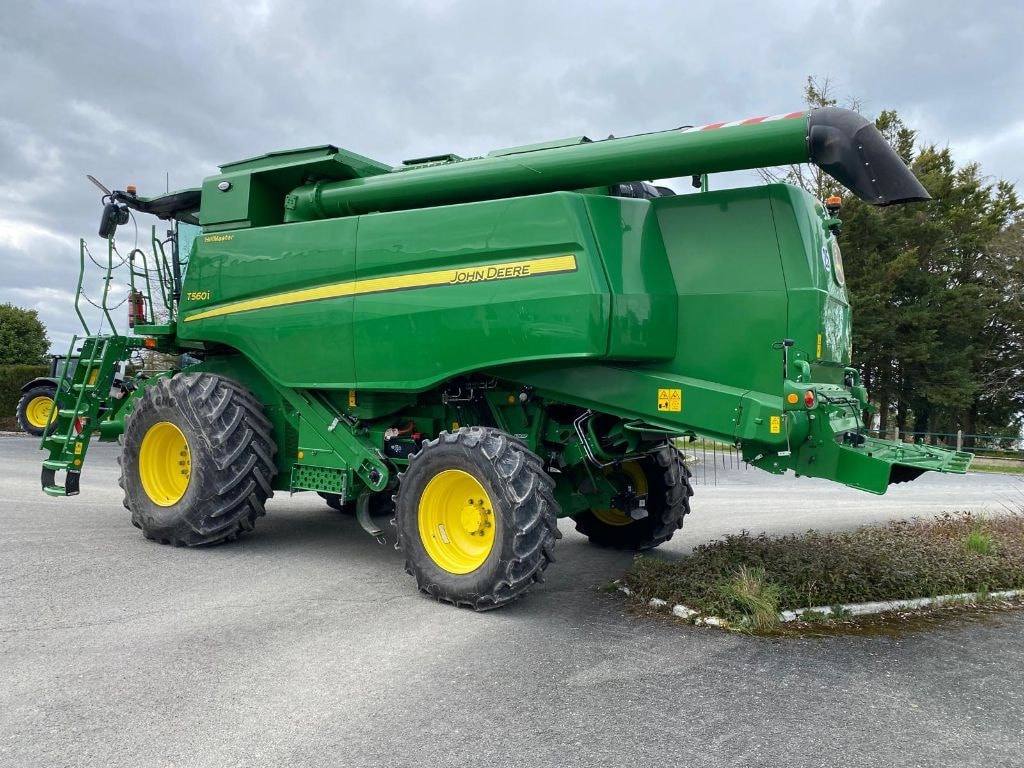 Moissonneuse JOHN DEERE T 560 HM - photo slide 5