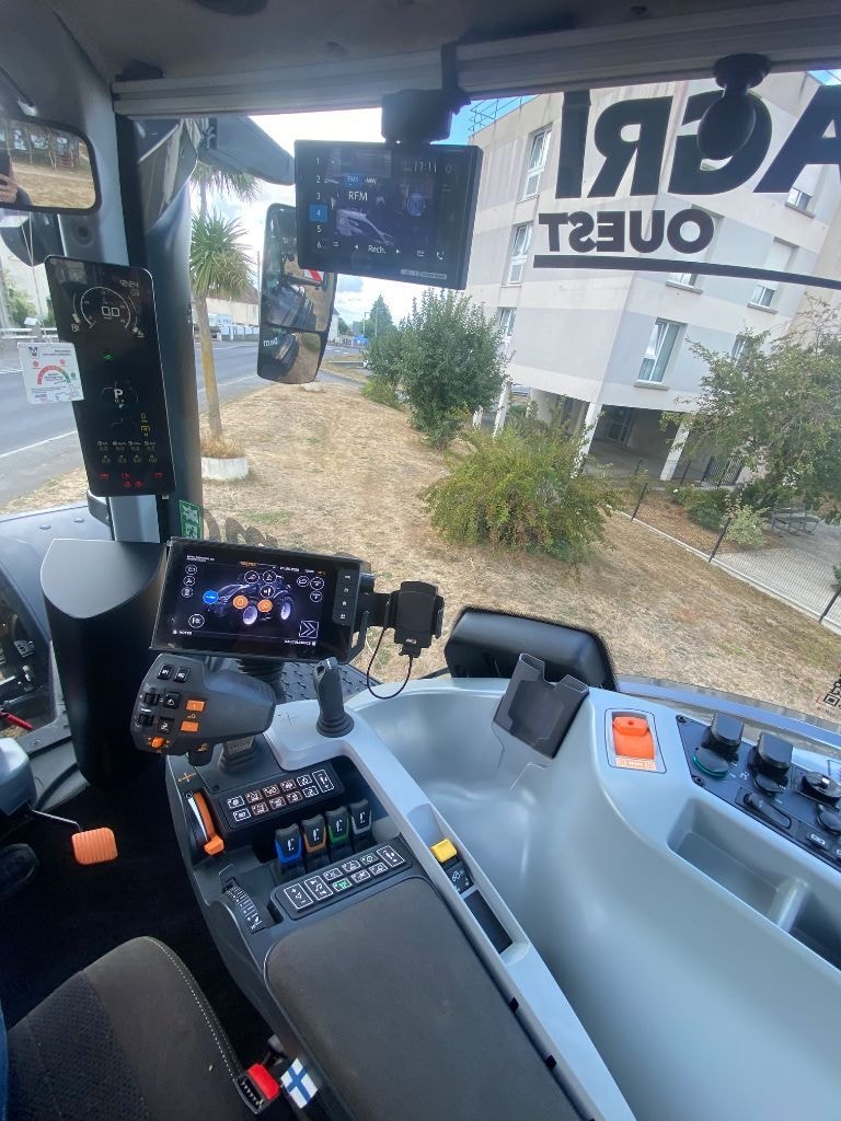 Tracteur VALTRA S376 - photo slide 8