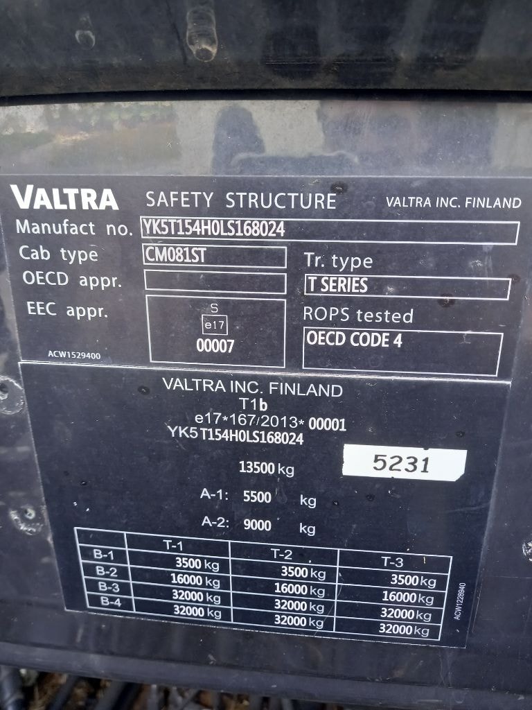 Tracteur chargeur VALTRA T 154 Hi - photo slide 15