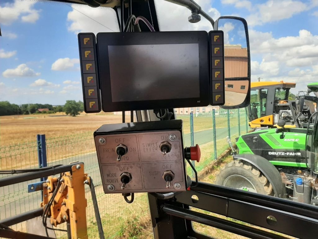 Tracteur enjambeur VERMANDE MR 1135 - photo slide 14