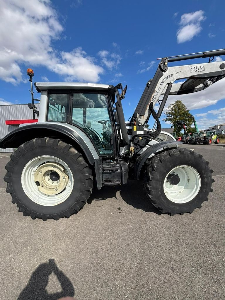 Tracteur chargeur VALTRA N122 DIRECT - photo slide 17