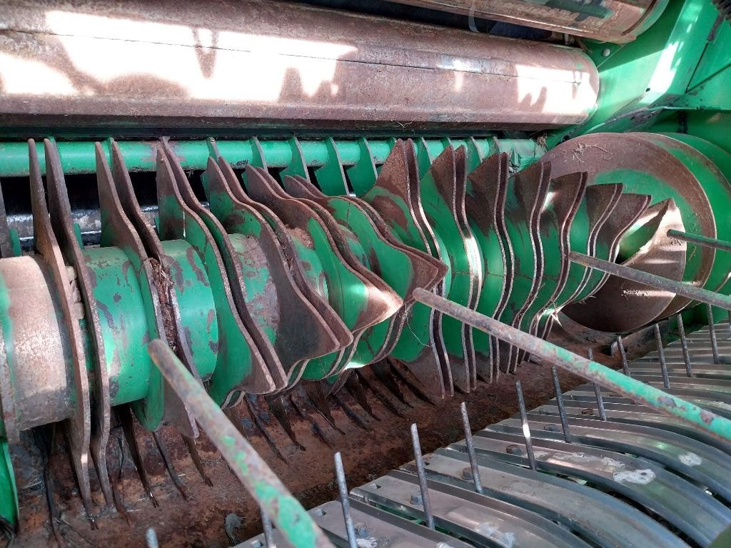 Presse balles rondes JOHN DEERE 990 - photo slide 12