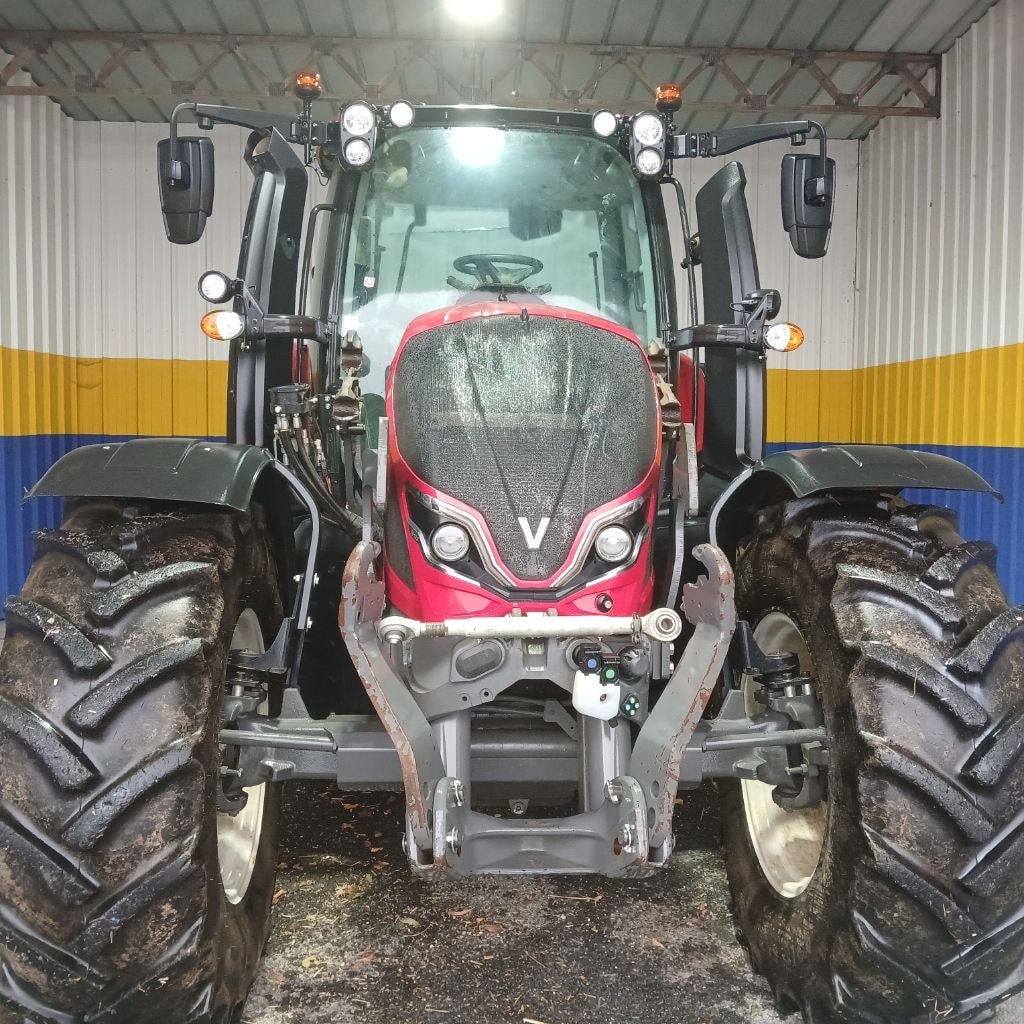 Tracteur VALTRA N135 - photo slide 4