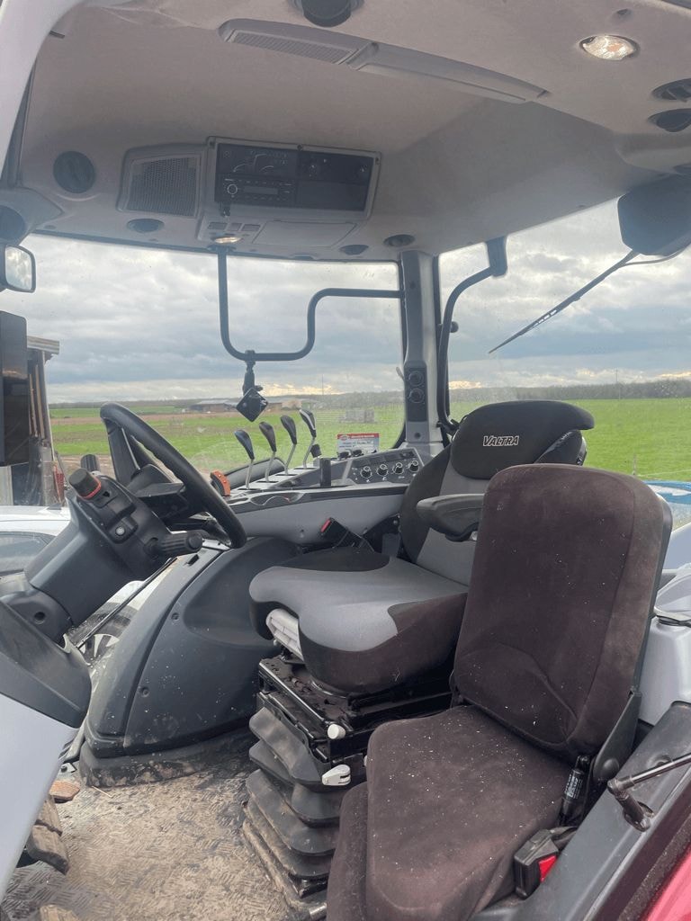 Tracteur VALTRA T145 - photo slide 9