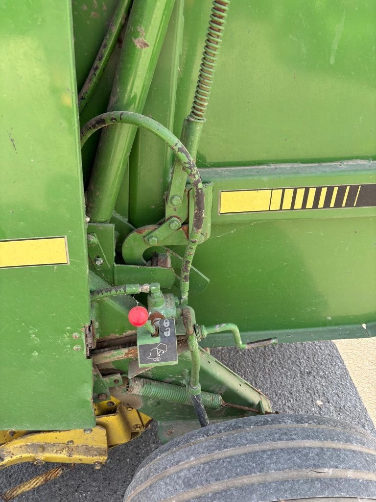 Presse balles rondes JOHN DEERE 550 - photo slide 27