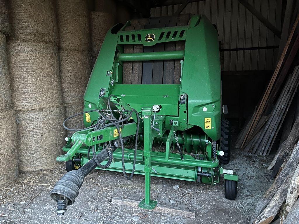 Presse balles rondes JOHN DEERE V451M - photo slide 2
