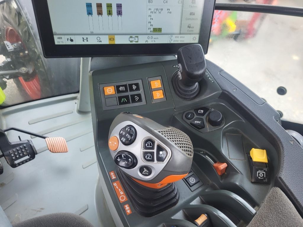 Tracteur CLAAS AXION 800 - photo slide 14