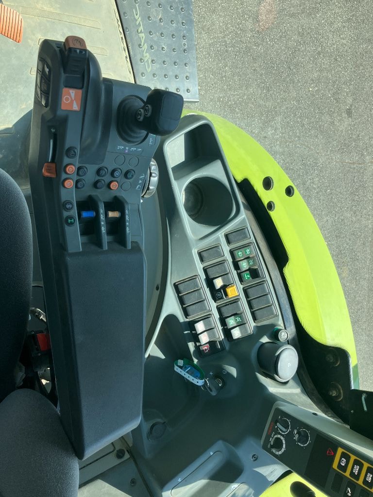 Tracteur CLAAS ARION 650 CIS+ - photo slide 9