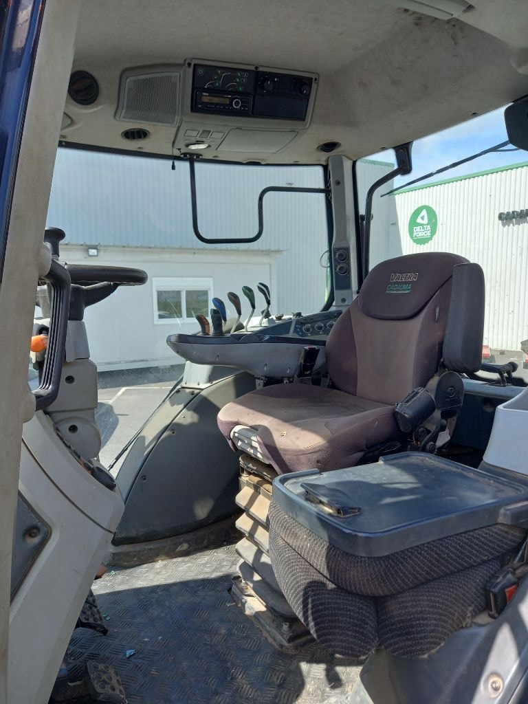 Tracteur chargeur VALTRA T 154 Hi - photo slide 17