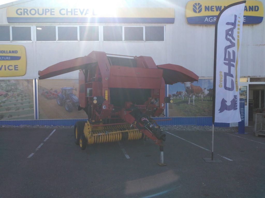 Presse balles rondes NEW HOLLAND BR 750 - photo slide 7