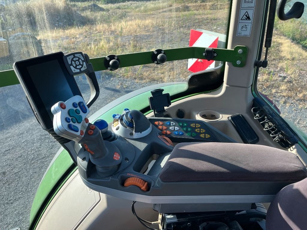 Tracteur FENDT 724 POWER+ S4 - photo slide 11