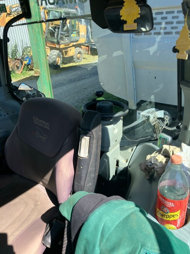 Tracteur VALTRA N174 DIRECT - photo slide 6