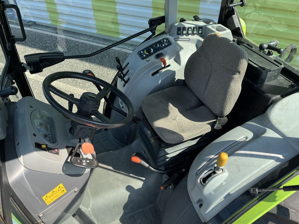 Tracteur fruitier CLAAS NEXOS 230 F  - photo slide 8