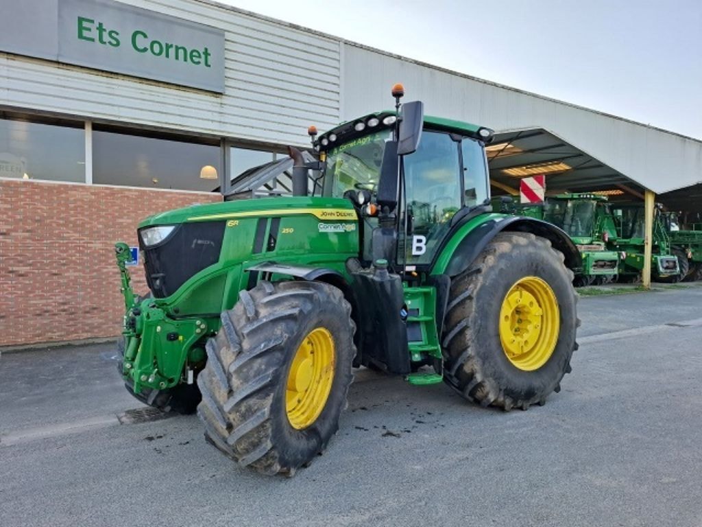 Tracteur JOHN DEERE 6R 250 - photo slide 1