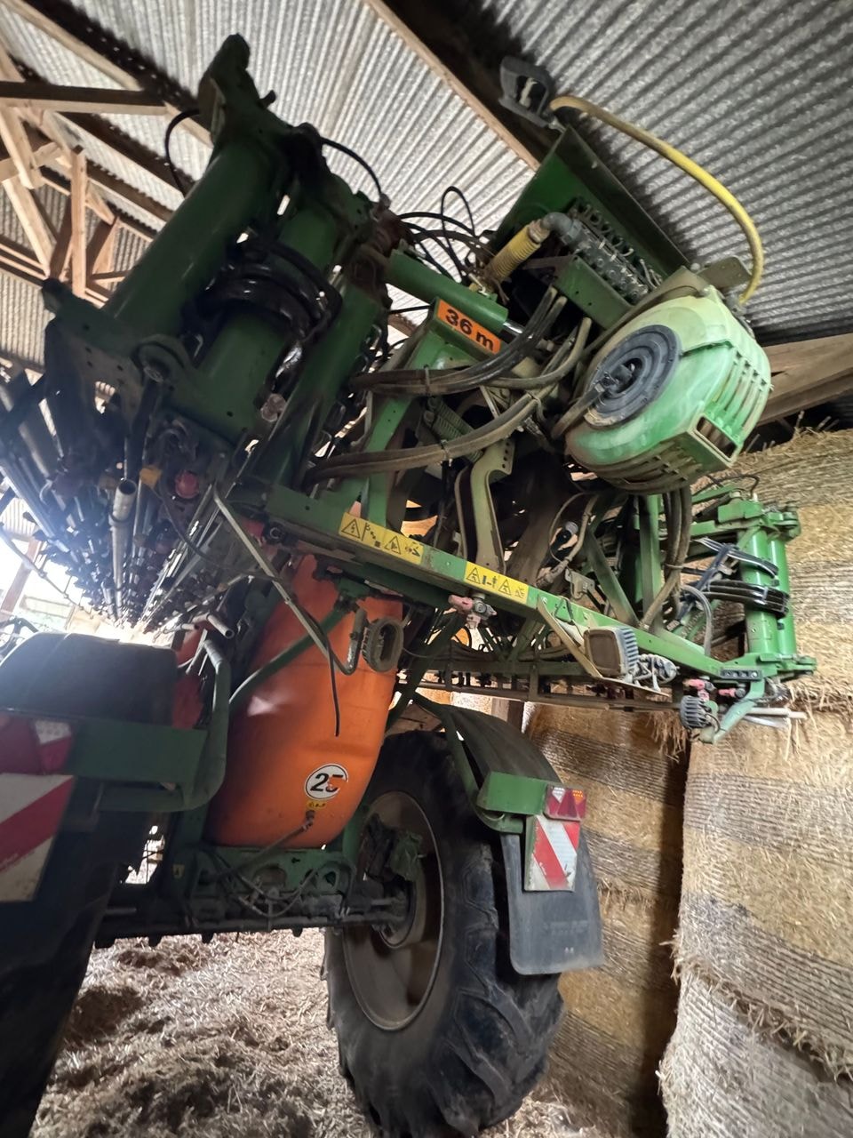Pulverisateur AMAZONE UX 6200 - photo slide 6