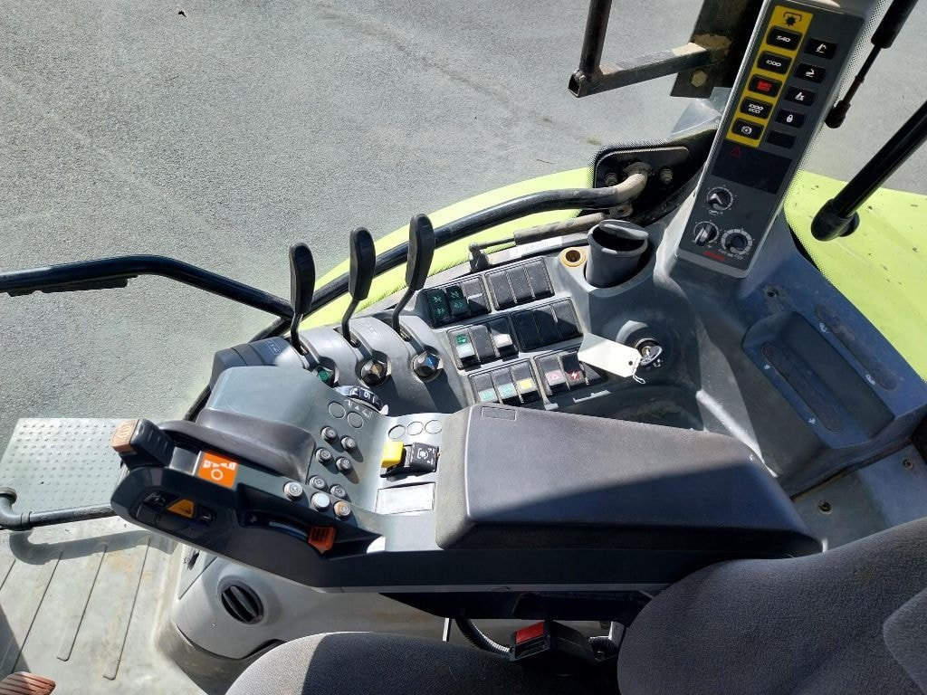 Tracteur CLAAS Arion 620 - photo slide 12