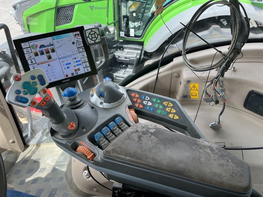 Tracteur FENDT 826 SCR VARIO PROFI + - photo slide 13