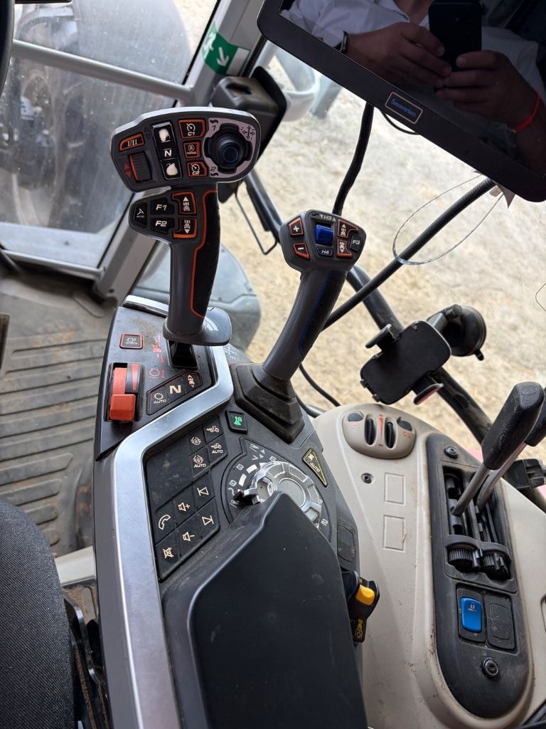 Tracteur MASSEY FERGUSON 7S.155 - photo slide 12