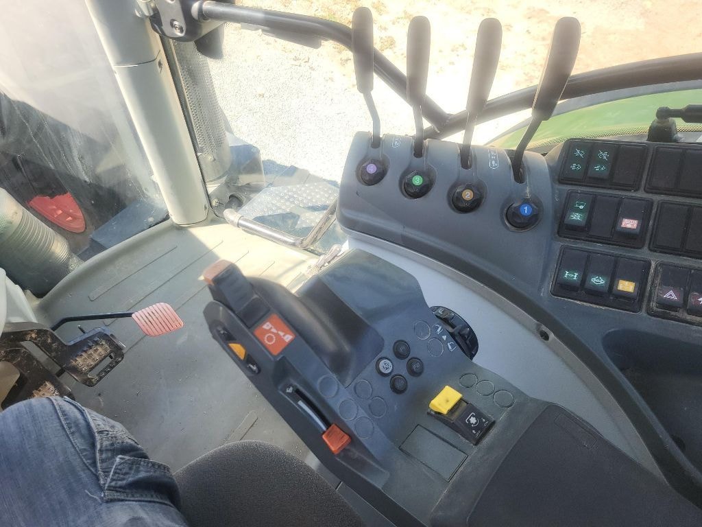 Tracteur CLAAS ARION 650 CIS - photo slide 16