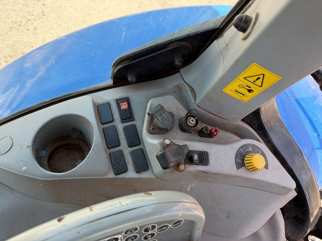 Tracteur NEW HOLLAND T7.235 AC       - photo slide 19