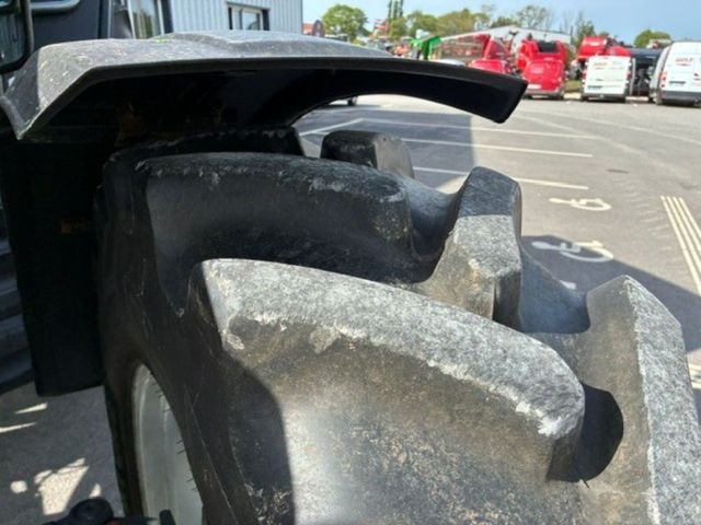 Tracteur chargeur VALTRA N123 - photo slide 14