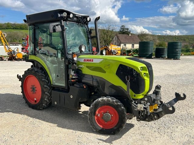 Tracteur etroit CLAAS 260S - photo slide 15